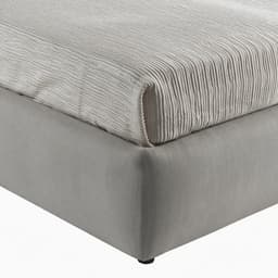 Frau bed — photo 3